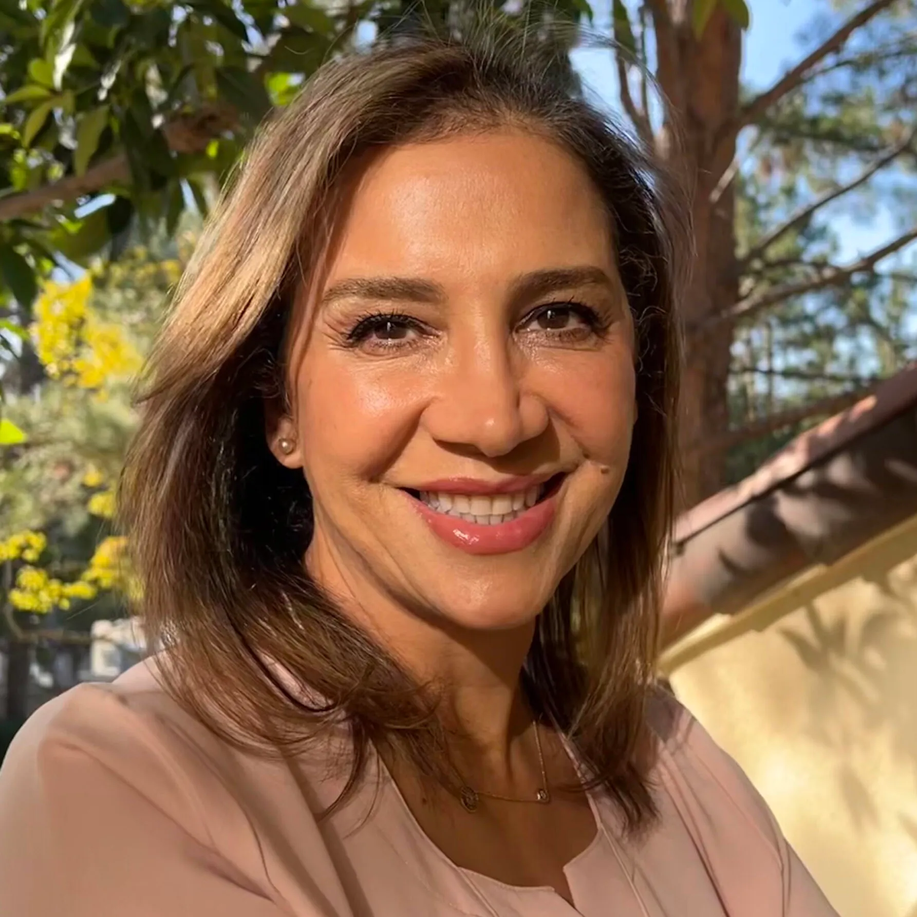 Dr. Mandana Semnani, MD — Board-Certified Family Medicine Physician and Fellowship-Trained Surgeon